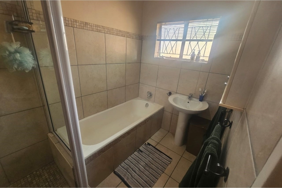 4 Bedroom Property for Sale in Monument Heights Northern Cape